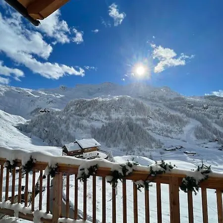 Skiing In The Italian Alps- Chalet Cervinia דירה *