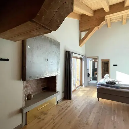 Skiing In The Italian Alps- Chalet Cervinia דירה *