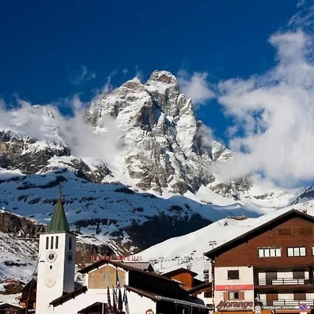 Skiing In The Italian Alps- Chalet Cervinia * Breuil-Cervinia